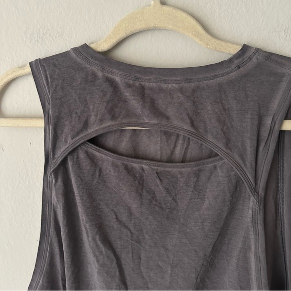 Lululemon Cut Back Crop Tank Wash Grey - Picture 9 of 10